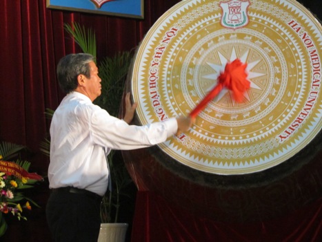 Đồng chí Đinh Thế Huynh dự Lễ khai giảng năm học mới của Trường Đại học Y Hà Nội